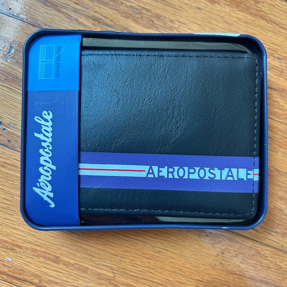 NWT Aeropostale bifold wallet